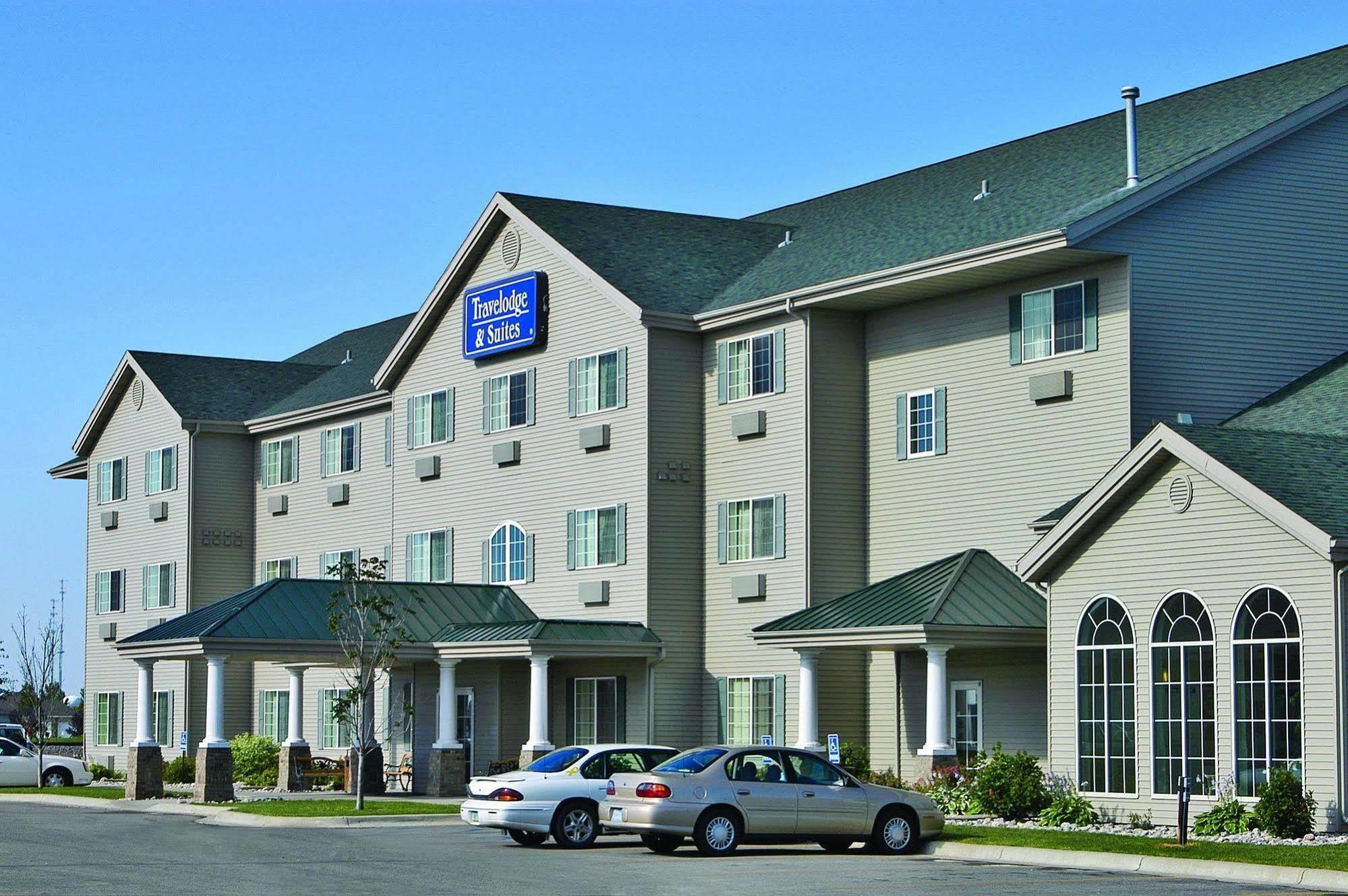 Travelodge & Suites By Wyndham Fargo/Moorhead Exterior foto