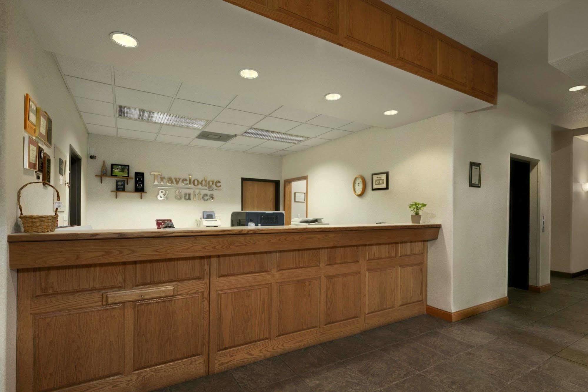 Travelodge & Suites By Wyndham Fargo/Moorhead Exterior foto