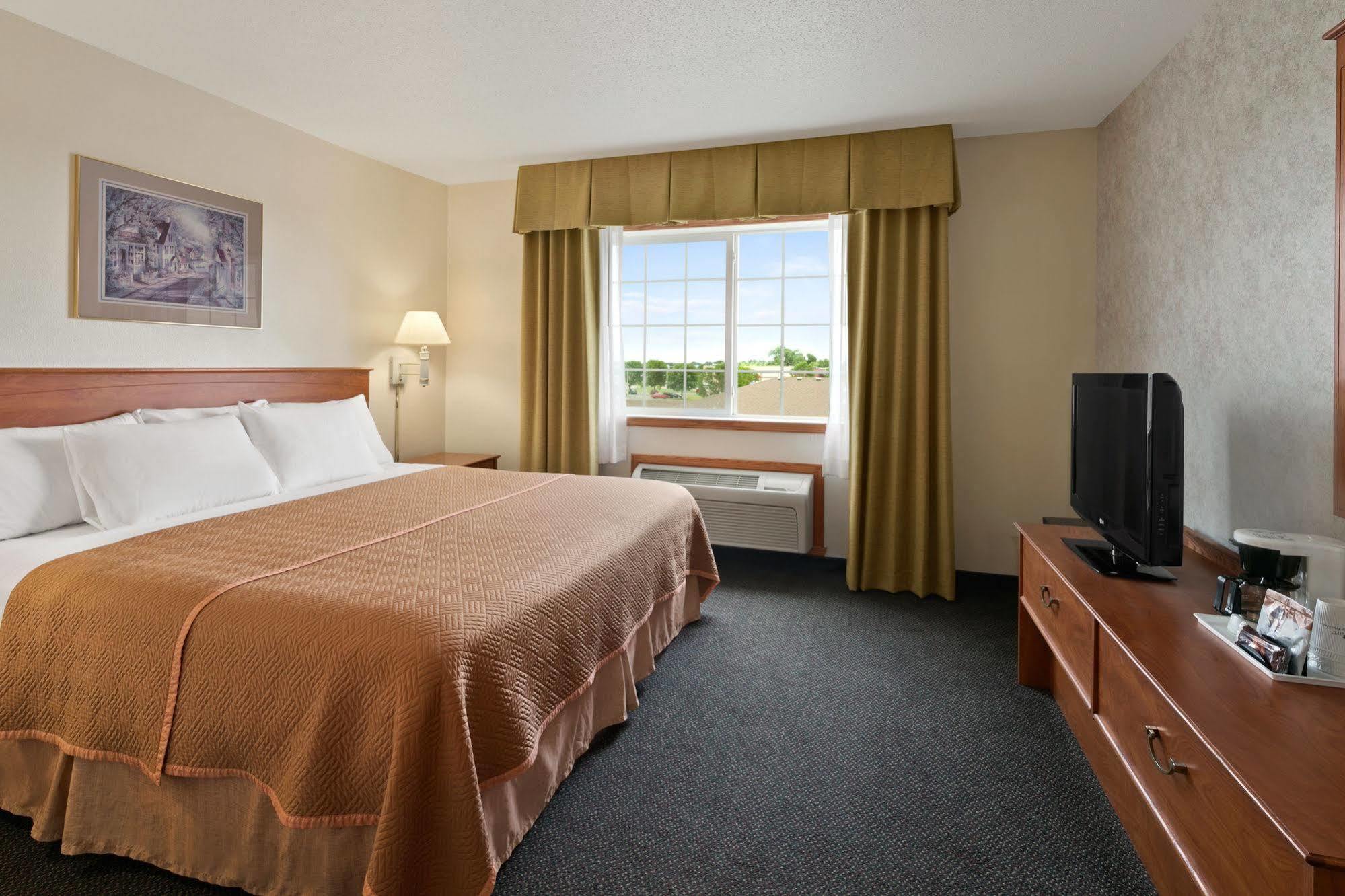 Travelodge & Suites By Wyndham Fargo/Moorhead Exterior foto
