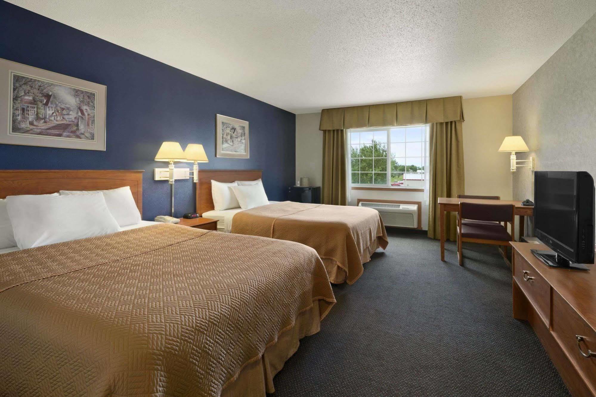 Travelodge & Suites By Wyndham Fargo/Moorhead Exterior foto